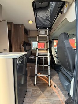 Prodávám karavan CARADO CV640 s výsuvnou střechou - 10