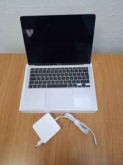 Macbook Air 13 palců M1 chip 16GB RAM 256 SSD - 10