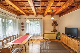 Prodej rodinného domu 5+1 + garáž a další místnosti 193 m²,  - 10