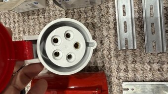 elektro instalační material jističe, světla, vidlice, zásuvk - 10