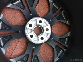 Originál nejetý disk Jaguar E/F-Pace 8Jx21 1ks - 10