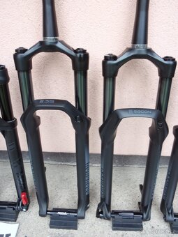 Nové vidlice Fox, Rock Shox, SR Suntour - 10