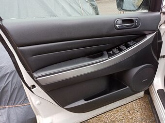 MAZDA CX-7 – INTERIÉR, SEDAČKY, TAPECE - 10