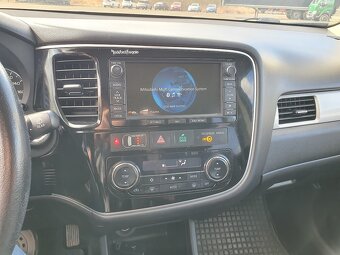 Mitsubishi Outlander PHEV - 10