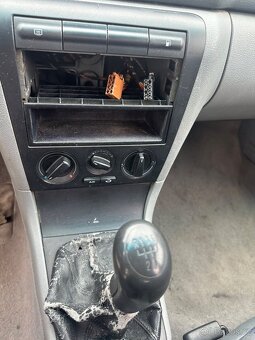 Škoda Octavie 1 1.9 66kw rok:2000 najeto 294 tis, stk 9/25 - 10