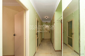 Prodej bytu 3+1 (63 m2) s prostorným balkónem, os. vlastnic - 10