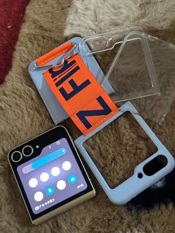 Mobilni telefon samsung galaxy Z flip 6 pekny stav - 10