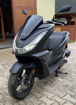 Skútr Honda PCX 125 rv. 2024 JAKO NOVÝ - 10