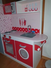 Dětská červená kuchyňka - 10