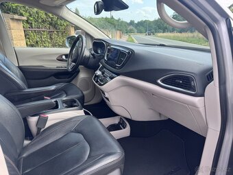 Chrysler Pacifica 3,6 Limited DVD 360 čočka 2017 DPH - 10
