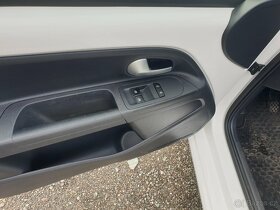 VW UP 5 dveř facelift 1.0 44 kw r.v.2018 ,klima,stav 116tkm - 10