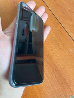 Apple iPhone 11 - 10