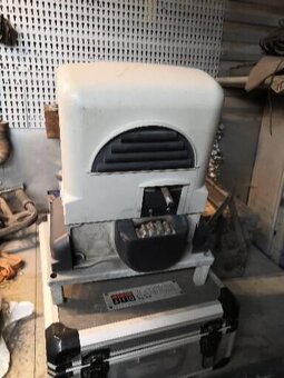 Pojezdová brána - 10