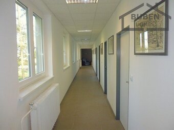 1/2 spoluvlastnického podílu areálu s administrativní budovo - 10