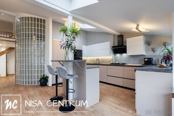 Prodej atypického podkrovního bytu 260 m² v Praze - Vinohrad - 10
