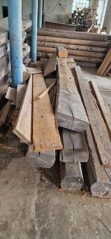 Dřevo různých rozměrů - 10