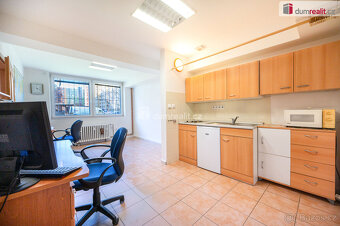 K prodeji, komerční prostor (50,1 m2) v přízemí bytového dom - 10