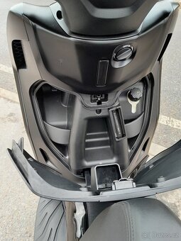 Piaggio Beverly 300i HPE, 2023, 6000km, ZIMNÍ CENA - 10