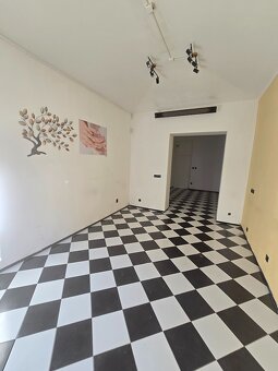 PRONÁJEM OBCHODNÍHO PROSTORU 40m2 - 10
