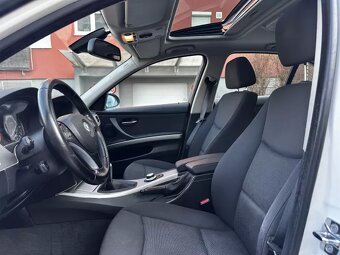 BMW Řada 3 E90 320i 110kW Sedan Navi Aut. klima Šíbr ALU R18 - 10