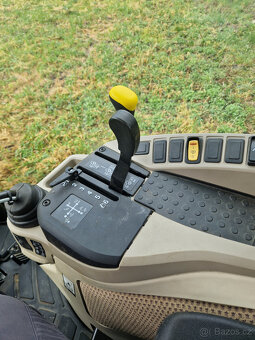 Zánovní traktor John Deere 3046R včetně čelního nakladače. - 10