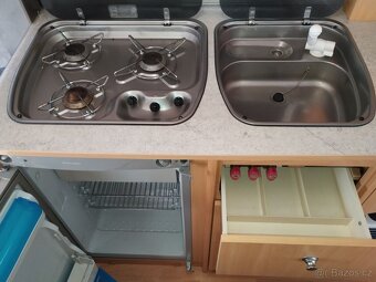 KNAUS SPORT 420QD č.734 pro 4. Stan. 1200 kg. R 2003 - 10