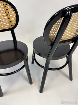 21 kusů zánovních židlí s ratanovým opěradlem -masivní dřevo - 10