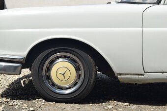 Mercedes-Benz W111 220b - 10