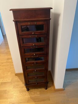 Starožitný nábytek - 10