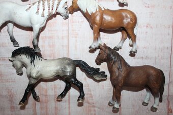 Figurky koní Schleich V - 10