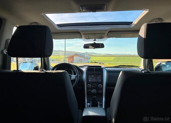 Suzuki Grand Vitara 2.0i Club 4x4 benzín 103kw - 10