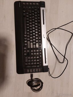 Monitor HP 1740, úhl. 44 cm - 10