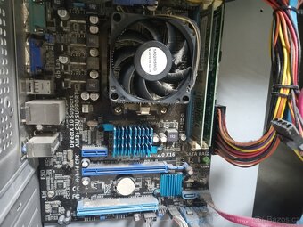 Prodám sadu stolních počítačů dle foto jako celek LEVNĚ - 10