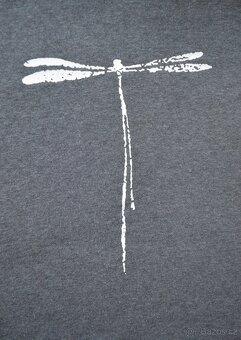 Šedá mikina s vážkou - 10