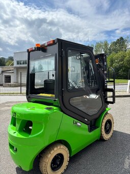 Nový - Vysokozdvižný vozík UN FB25, 2.5t, AKU Lithium, celok - 10