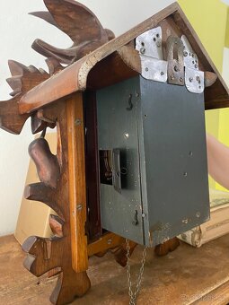 Starožitný povoz na půlky, socha, starožitné hodiny - 10