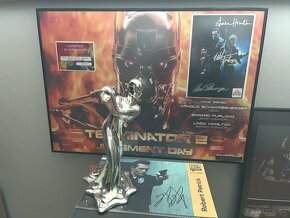 Vlastnoručně podepsaná fotografie Terminator 2 s COA - 10