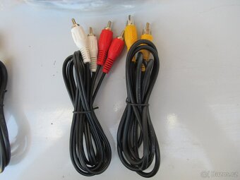 Propojovací kabely a konektory cinch a scart + síťové šňůry. - 10