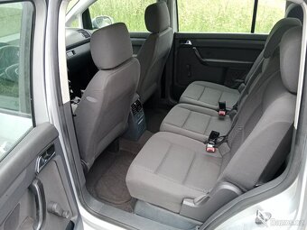 Volkswagen Touran 7 míst - 10