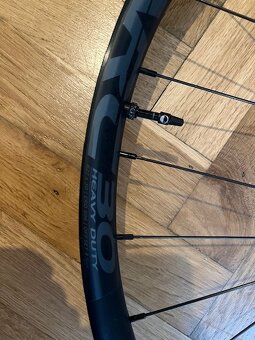 Kola na Race Face komponentech, 29 palců (černé ventilky) - 10
