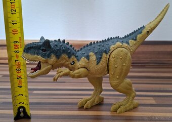 17 figurek dinosaurů - 10