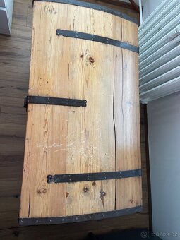 Dřevěná truhla s kováním české výroby - 10