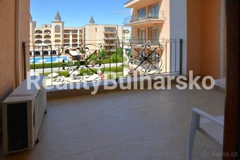 Prostorný apartmán 2+kk s výhledem na bazén Slunečné pobřeží - 10