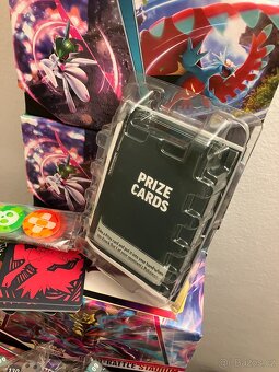 Velká spousta Pokemon karet, boxů, žetonů, krabiček - 10