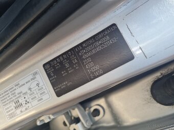 SORENTO 2,2 crdi 145 kw - automat - 7 mist- vada motoru - 10