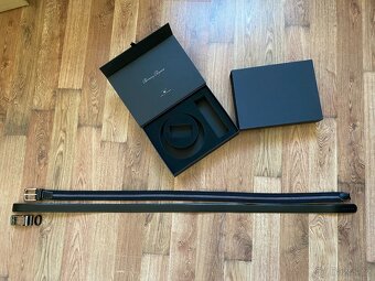 Nový dárkový set opasků BANDI - kožený černý, pružný černý - 10