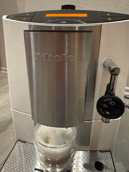 Automatický kávovar Miele na presso a mléčnou pěnu - 10