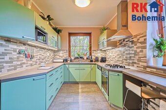 Nabízím Vám k prodeji rodinný dům o dispozici 4+1 s garáží a - 10