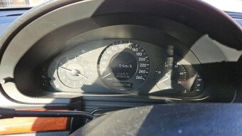 MERCEDES-BENZ TŘÍDY E 2,2E E220CDI ENERGY CLASSIC - 10