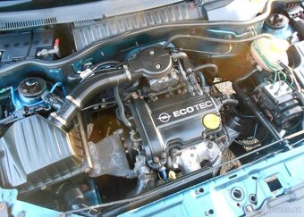 Opel Corsa 1,0 12V Club benzín - 10